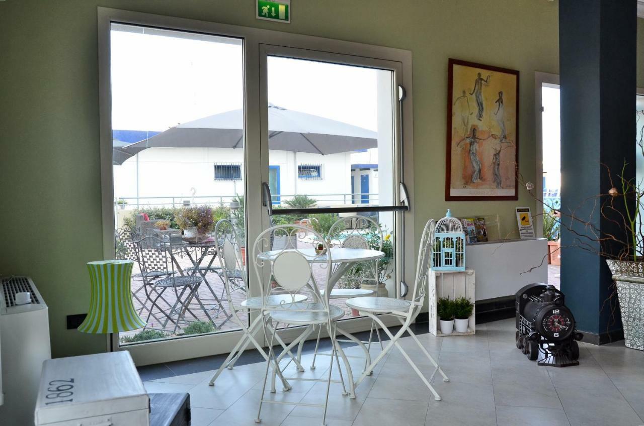 Residence Moderno Lido Di Savio Extérieur photo